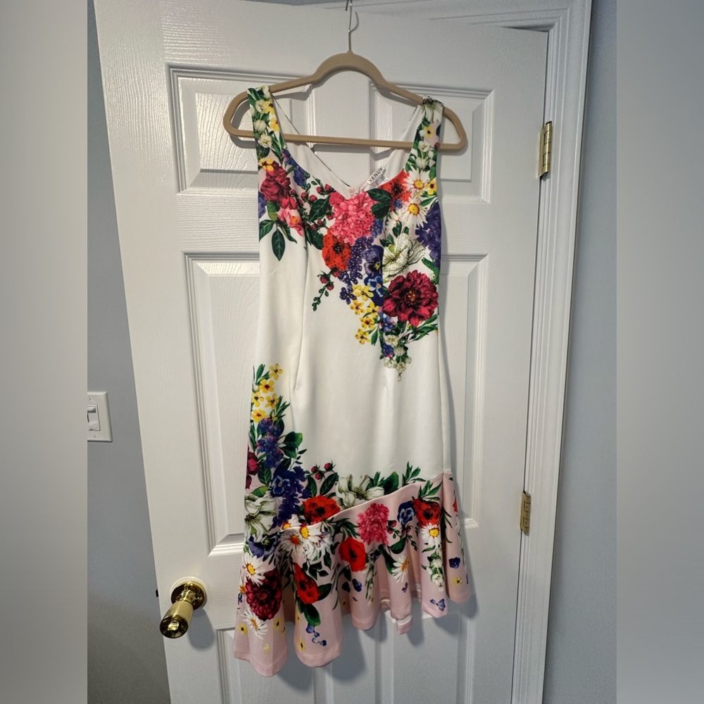 Venus Women’s White Floral Dress Size M